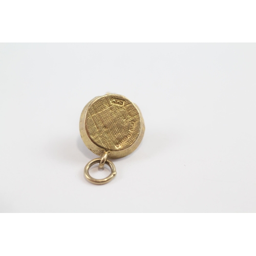 109 - 9ct Gold Vintage Dog In Dog-Basket Charm (2.5g)