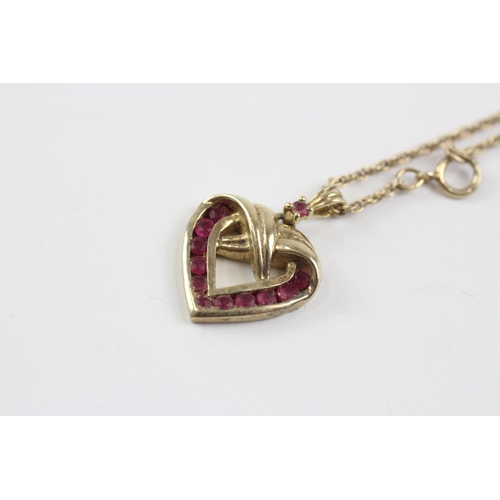 122 - 9ct Gold Vintage Ruby Set Heart Shaped Pendant Necklace (4.7g)