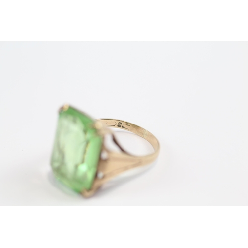 123 - 9ct Gold Vintage Green Uranium Glass Cocktail Ring (5.8g) Size  O