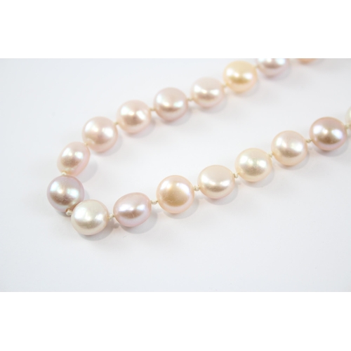 127 - 18ct Gold Clasped Pink Cultured Button Pearl Necklace (38.9g)