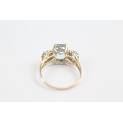 137 - 9ct Gold Blue Topaz Three Stone Ring With Diamond Dividers (1.9g) Size  O 1/2