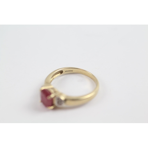 140 - 9ct Gold Ruby Single Stone Ring With Diamond Sides (3.3g) Size  N