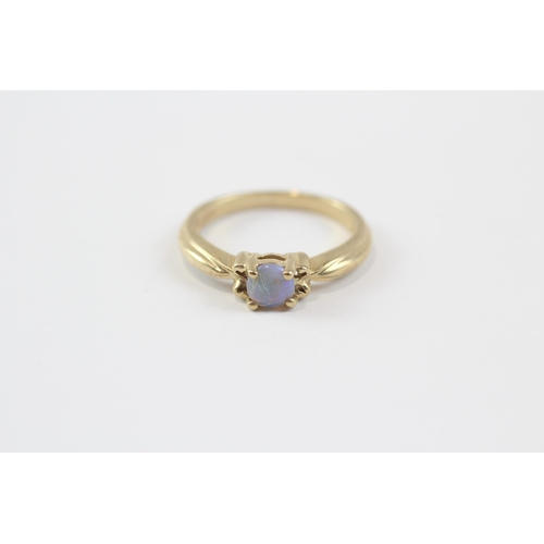 143 - 9ct Gold White Opal Single Stone Ring (2.8g) Size  N