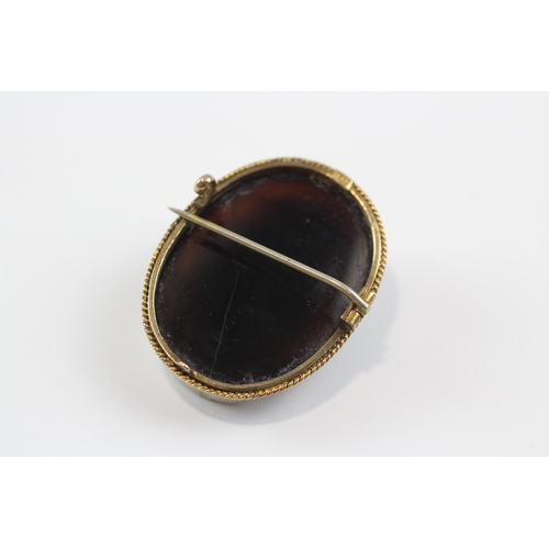 159 - 15ct Gold Antique Rope Edged Carved Onyx Cameo Set Brooch (18.5g)