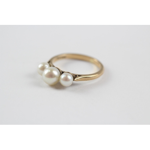 20 - 9ct Gold Cultured Pearl Three Stone Ring (2.4g) Size  M