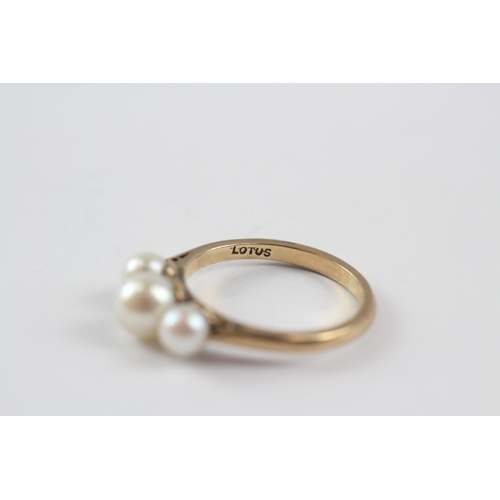 20 - 9ct Gold Cultured Pearl Three Stone Ring (2.4g) Size  M