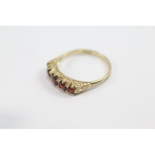 37 - 9ct Gold Vintage Garnet Set Five Stone Dress Ring (2.3g) Size  Q