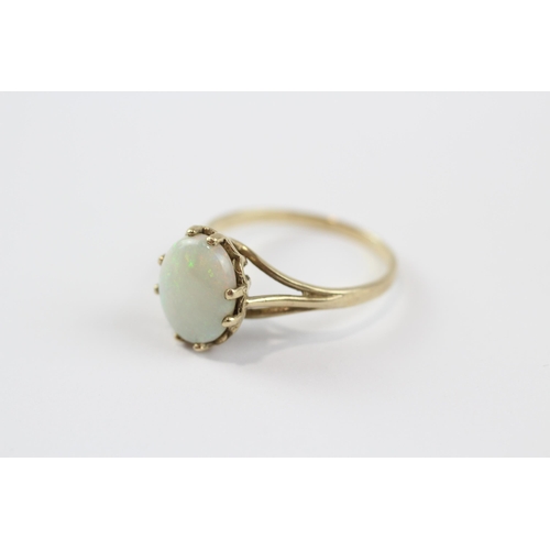 46 - 9ct Gold White Opal Single Stone Ring (2.2g) Size  Q