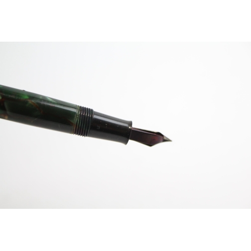 475 - Vintage CONWAY STEWART 12 Green FOUNTAIN PEN w/ 14ct Gold Nib WRITING