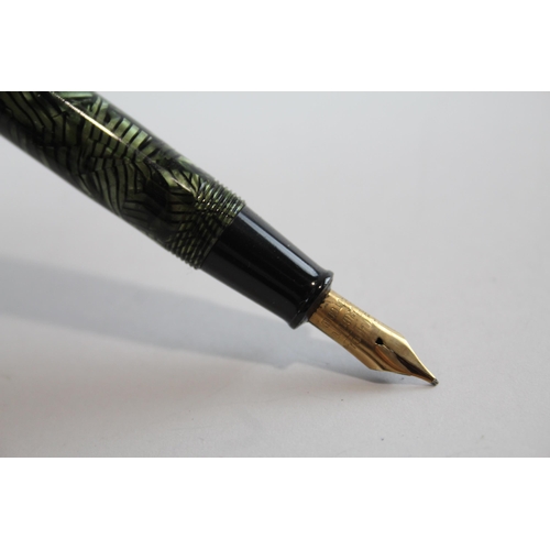 476 - Vintage CONWAY STEWART 27 Green FOUNTAIN PEN w/ 14ct Gold Nib WRITING