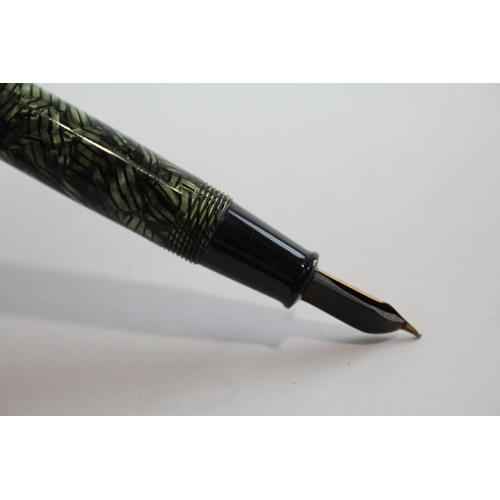 476 - Vintage CONWAY STEWART 27 Green FOUNTAIN PEN w/ 14ct Gold Nib WRITING