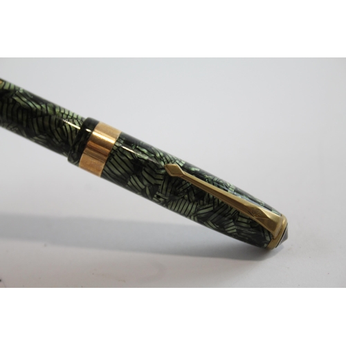 476 - Vintage CONWAY STEWART 27 Green FOUNTAIN PEN w/ 14ct Gold Nib WRITING