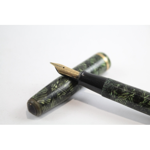 477 - Vintage CONWAY STEWART 28 Green FOUNTAIN PEN w/ 14ct Gold Nib WRITING