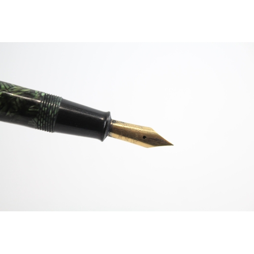 477 - Vintage CONWAY STEWART 28 Green FOUNTAIN PEN w/ 14ct Gold Nib WRITING