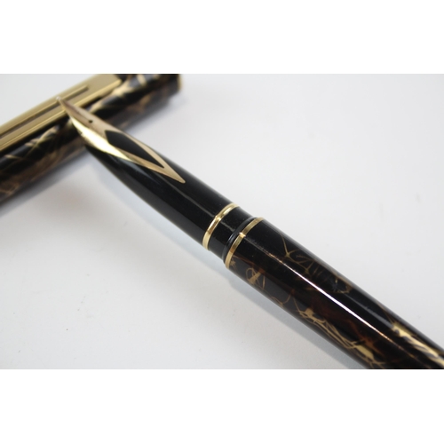 497 - Vintage SHEAFFER Targa Brown Lacquer FOUNTAIN PEN w/ 14ct Gold Nib WRITING