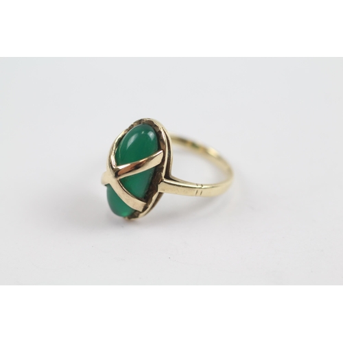 64 - 9ct Gold Chrysoprase Single Stone Ring (5.2g) Size  Q