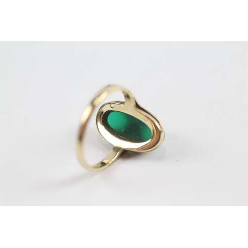 64 - 9ct Gold Chrysoprase Single Stone Ring (5.2g) Size  Q