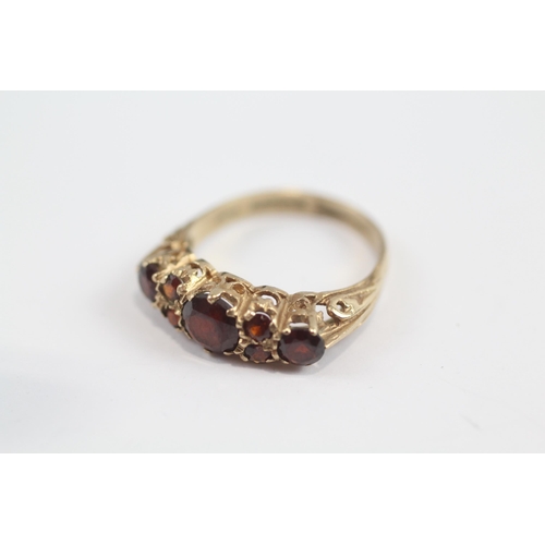 82 - 9ct Gold Vintage Garnet Set Dress Ring (2.9g) Size  N