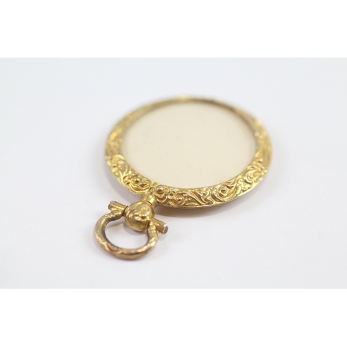 85 - 9ct Gold Vintage Repouss� Framed Picture Locket (3.3g)