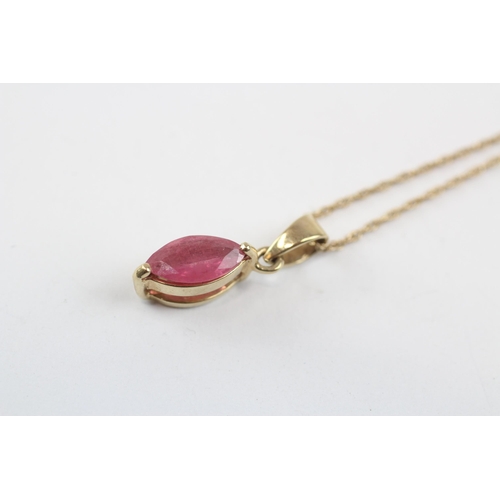 90 - 9ct Gold Vintage Marquise Cut Ruby Set Solitaire Pendant Necklace (2.1g)