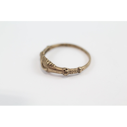 98 - 9ct Gold Vintage Fede Style Clasped Hand Ring (1.7g) Size  R 1/2