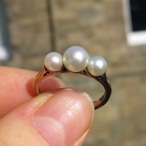 9ct Gold Cultured Pearl Three Stone Ring (2.4g) Size  M