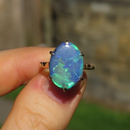 75 - 9ct Gold Black Opal Doublet Single Stone Cocktail Ring (3.3g) Size  O 1/2