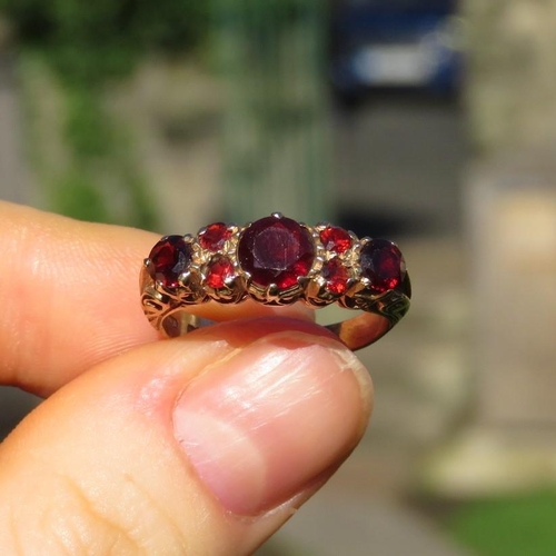 82 - 9ct Gold Vintage Garnet Set Dress Ring (2.9g) Size  N