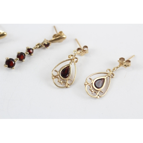 110 - 2 X 9ct Gold Garnet Drop Earrings (3g)