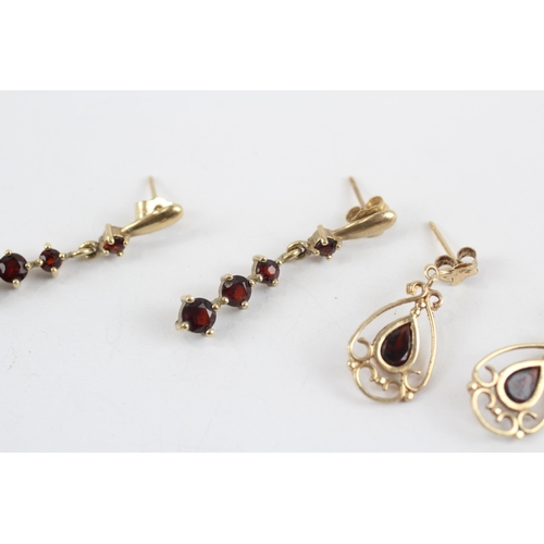 110 - 2 X 9ct Gold Garnet Drop Earrings (3g)