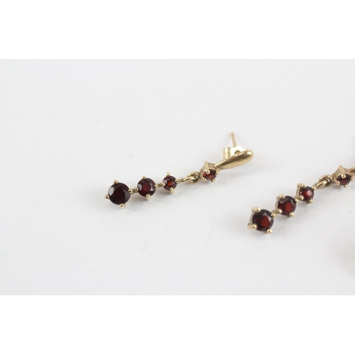 110 - 2 X 9ct Gold Garnet Drop Earrings (3g)