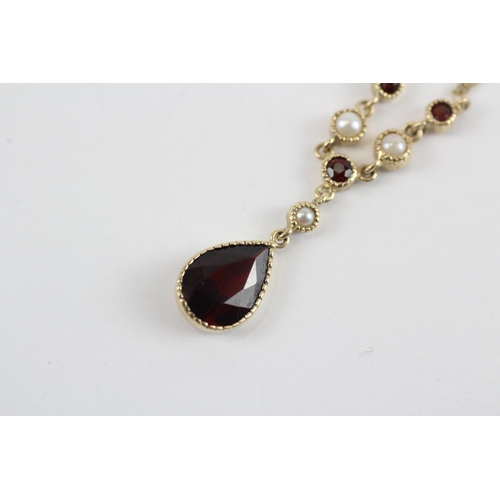 125 - 9ct Gold Garnet & Cultured Pearl Pendant Necklace (2.8g)