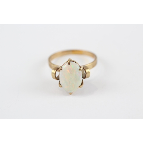 127 - 9ct Gold White Opal Single Stone Ring (3.6g) Size  S