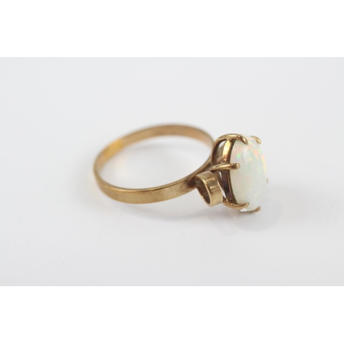 127 - 9ct Gold White Opal Single Stone Ring (3.6g) Size  S