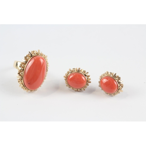 13 - 9ct Gold Vintage Modernist Coral Ring & Paired Earring Set (13.5g) Size  L