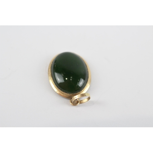 175 - 15Ct Gold Nephrite Oval Pendant Necklace With 9ct Chain (2.2g)