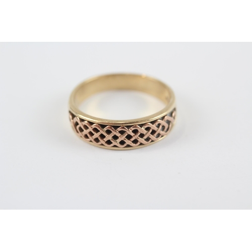 191 - 9ct Gold Band Ring By Clogau (5g) size V