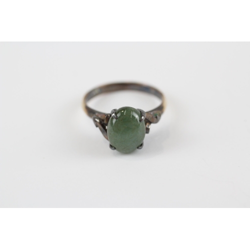 194 - 9ct Gold Jade Single Stone Ring (2.5g) Size  L