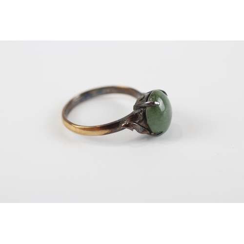 194 - 9ct Gold Jade Single Stone Ring (2.5g) Size  L