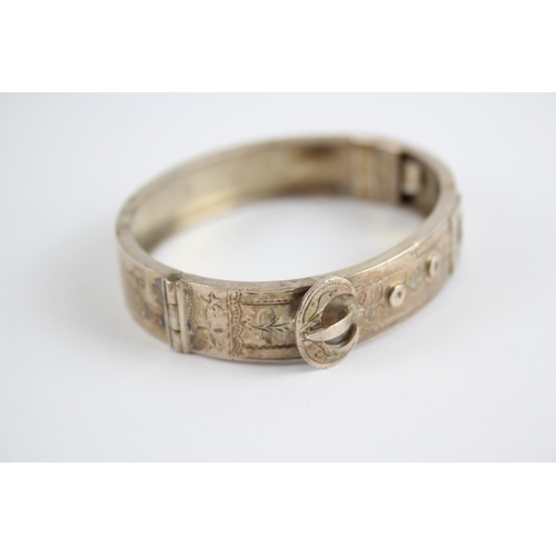 204 - Antique silver buckle design bangle (17g)