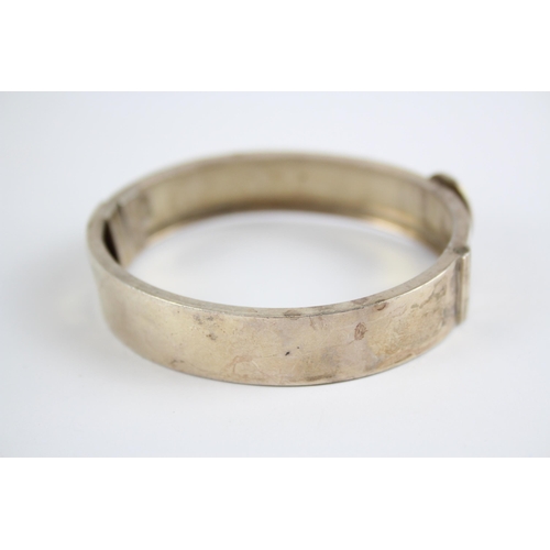 204 - Antique silver buckle design bangle (17g)