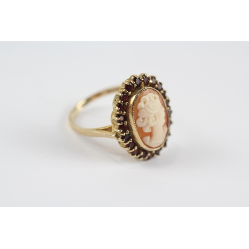 21 - 9ct Gold Vintage Carved Shell Cameo & Garnet Ring (4.2g) Size  O