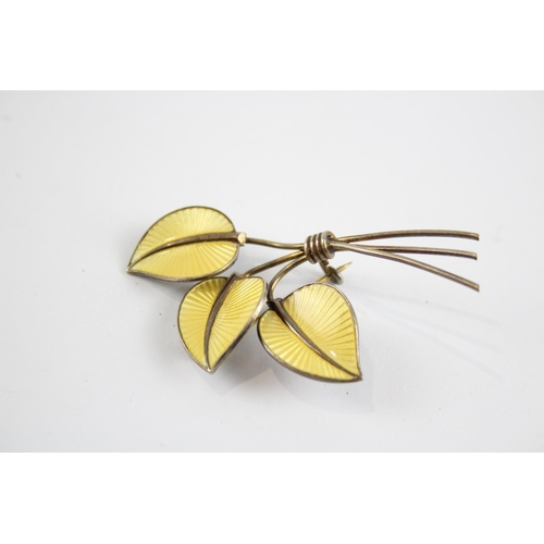 216 - Silver enamel leaf brooch (8g)