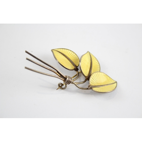 216 - Silver enamel leaf brooch (8g)