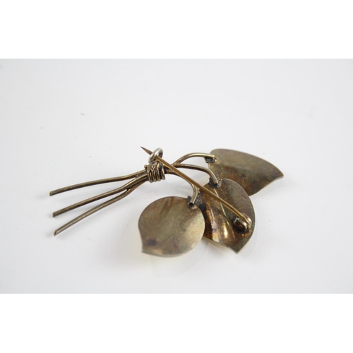 216 - Silver enamel leaf brooch (8g)