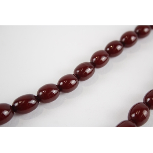 249 - Cherry Bakelite graduated necklace (38g)