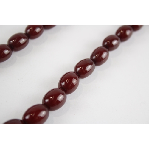 249 - Cherry Bakelite graduated necklace (38g)