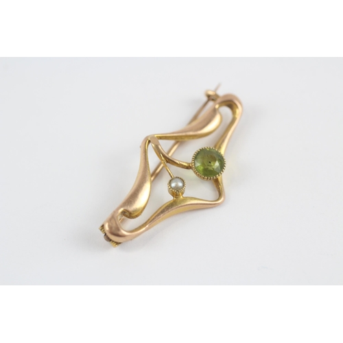 27 - 15Ct Gold Antique Peridot & Split Pearl Brooch, Hallmarked Chester (2.1g)