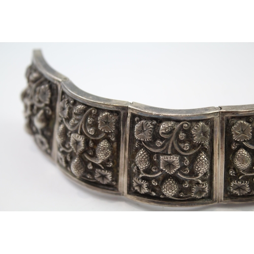 286 - Silver antique high relief bracelet (96g)