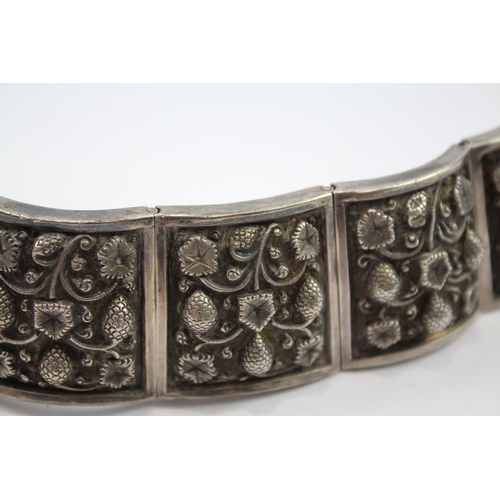 286 - Silver antique high relief bracelet (96g)